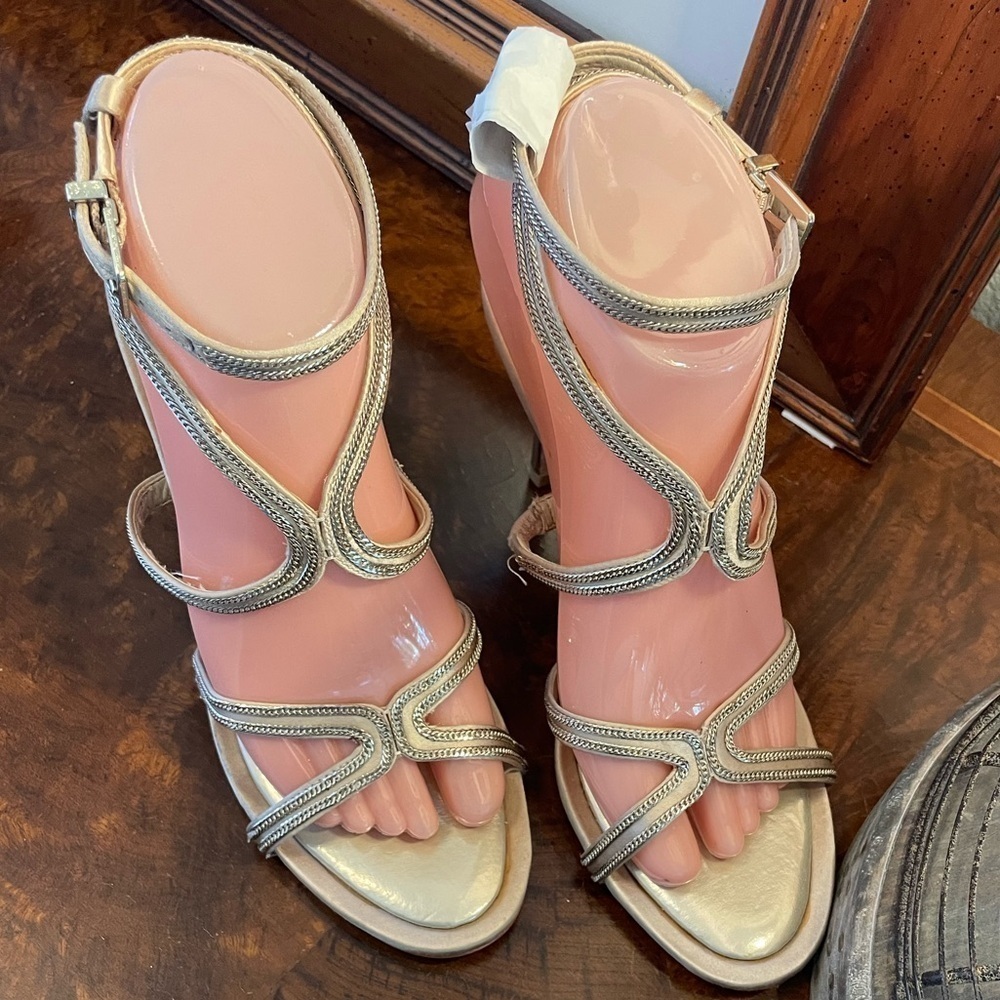 BCBG MAX AZRIA 8M Elegant Gold Strappy Women's Sandals ankle Strap 4” Gold heel